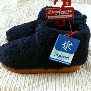 DEARFOAMS NWT WOMENS SHERPA TEDDY BOOTIE/SLIPPER. SIZE 7-8. BLACK.